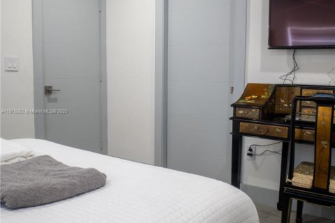 Casa en venta en Miami, Florida, 3 dormitorios, 138.98 m2 № 1965891 - foto 13