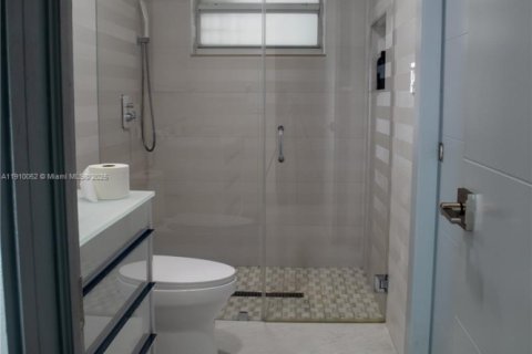 Casa en venta en Miami, Florida, 3 dormitorios, 138.98 m2 № 1965891 - foto 15