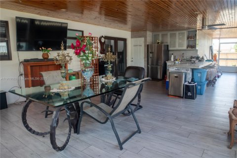 Casa en venta en Miami, Florida, 3 dormitorios, 138.98 m2 № 1965891 - foto 20