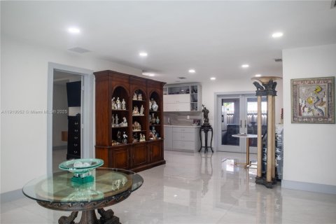 Casa en venta en Miami, Florida, 3 dormitorios, 138.98 m2 № 1965891 - foto 3