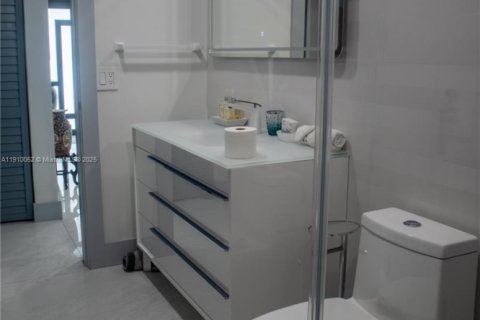 Casa en venta en Miami, Florida, 3 dormitorios, 138.98 m2 № 1965891 - foto 16