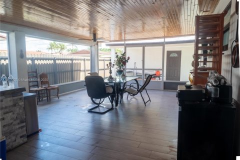 Casa en venta en Miami, Florida, 3 dormitorios, 138.98 m2 № 1965891 - foto 19