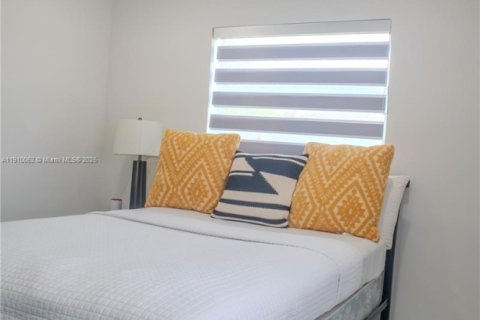 Casa en venta en Miami, Florida, 3 dormitorios, 138.98 m2 № 1965891 - foto 17
