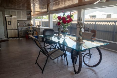 Casa en venta en Miami, Florida, 3 dormitorios, 138.98 m2 № 1965891 - foto 21