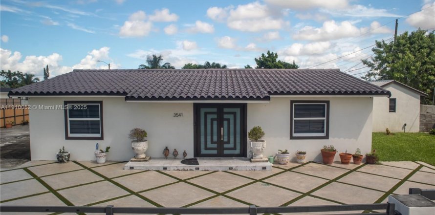 Casa en Miami, Florida 3 dormitorios, 138.98 m2 № 1965891