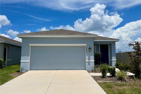 Casa en Land O' Lakes, Florida 3 dormitorios, 139.35 m2 № 2150134