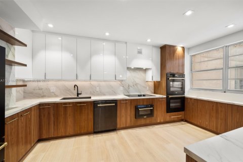Condominio en venta en Miami Beach, Florida, 3 dormitorios, 225.29 m2 № 1863990 - foto 12