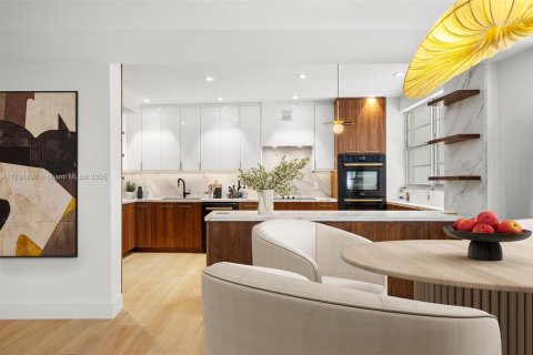 Condominio en venta en Miami Beach, Florida, 3 dormitorios, 225.29 m2 № 1863990 - foto 10