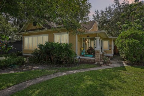 House in Tampa, Florida 3 bedrooms, 175.86 sq.m. № 2362320