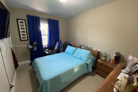 House in Miami Gardens, Florida 3 bedrooms, 80.27 sq.m. № 2030468 - photo 9