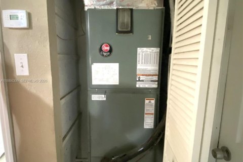 House in Miami Gardens, Florida 3 bedrooms, 80.27 sq.m. № 2030468 - photo 12