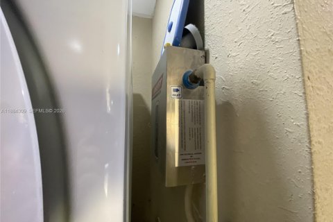 House in Miami Gardens, Florida 3 bedrooms, 80.27 sq.m. № 2030468 - photo 14