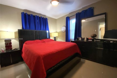 House in Miami Gardens, Florida 3 bedrooms, 80.27 sq.m. № 2030468 - photo 7