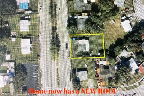 House in Miami Gardens, Florida 3 bedrooms, 80.27 sq.m. № 2030468 - photo 2