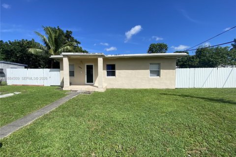 House in Miami Gardens, Florida 3 bedrooms, 80.27 sq.m. № 2030468