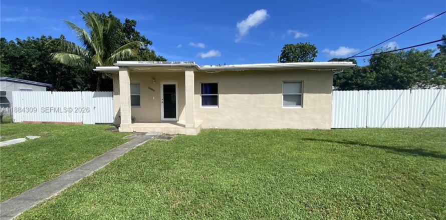 House in Miami Gardens, Florida 3 bedrooms, 80.27 sq.m. № 2030468