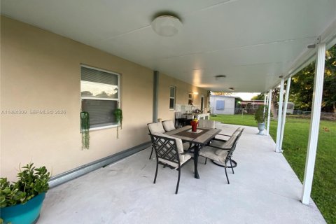 House in Miami Gardens, Florida 3 bedrooms, 80.27 sq.m. № 2030468 - photo 16