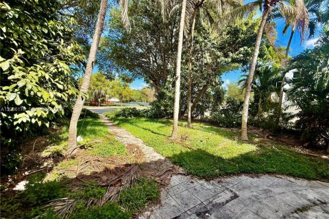 House in El Portal, Florida 4 bedrooms, 168.52 sq.m. № 2075024 - photo 2