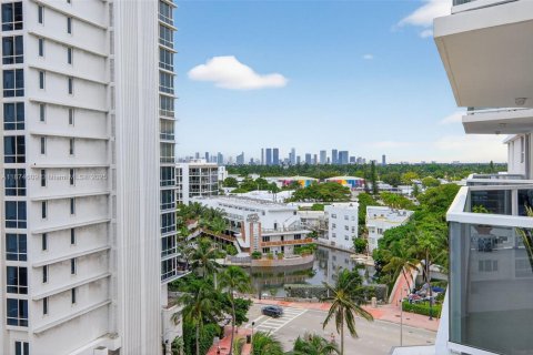 Condo in Miami Beach, Florida, 1 bedroom  № 2014255 - photo 17