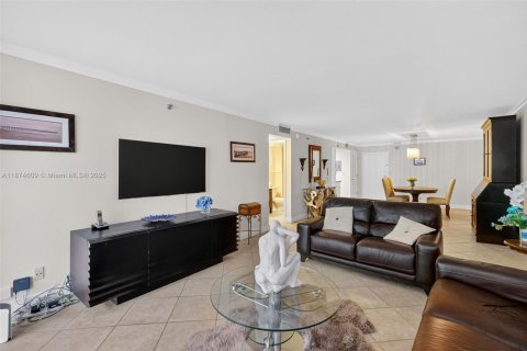 Condo in Miami Beach, Florida, 1 bedroom  № 2014255 - photo 8