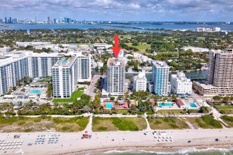 Condo in Miami Beach, Florida, 1 bedroom  № 2014255 - photo 18