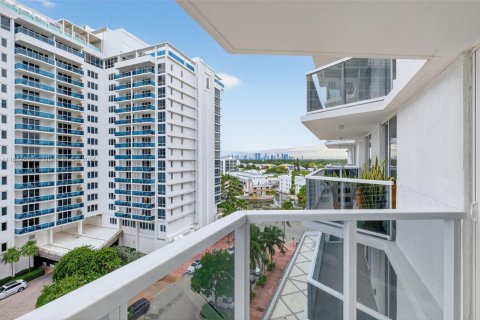 Condo in Miami Beach, Florida, 1 bedroom  № 2014255 - photo 16
