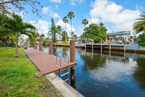 House in Fort Lauderdale, Florida 2 bedrooms, 86.96 sq.m. № 2177848 - photo 30
