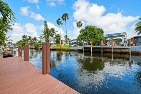 House in Fort Lauderdale, Florida 2 bedrooms, 86.96 sq.m. № 2177848