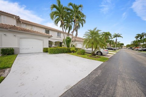 Touwnhouse à vendre à Miami, Floride: 3 chambres, 152.73 m2 № 1945612 - photo 16