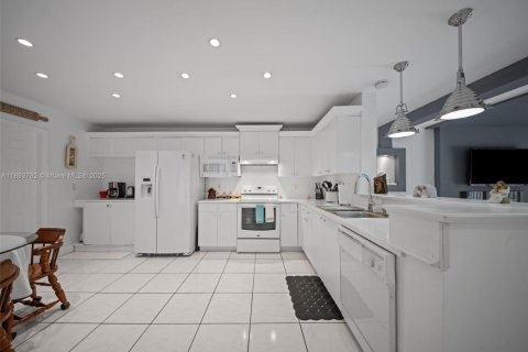 Touwnhouse à vendre à Miami, Floride: 3 chambres, 152.73 m2 № 1945612 - photo 25
