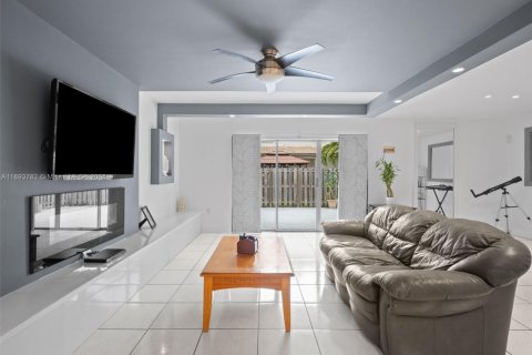 Touwnhouse à vendre à Miami, Floride: 3 chambres, 152.73 m2 № 1945612 - photo 23