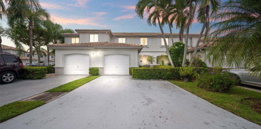 Touwnhouse à Miami, Floride 3 chambres, 152.73 m2 № 1945612