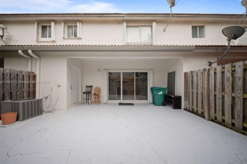 Touwnhouse à vendre à Miami, Floride: 3 chambres, 152.73 m2 № 1945612 - photo 12