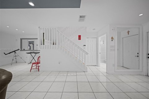 Touwnhouse à vendre à Miami, Floride: 3 chambres, 152.73 m2 № 1945612 - photo 4