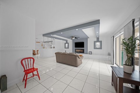 Touwnhouse à vendre à Miami, Floride: 3 chambres, 152.73 m2 № 1945612 - photo 19