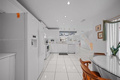 Touwnhouse à vendre à Miami, Floride: 3 chambres, 152.73 m2 № 1945612 - photo 28