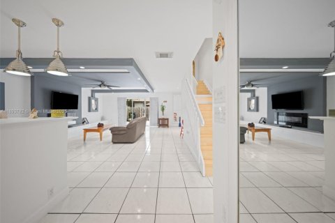 Touwnhouse à vendre à Miami, Floride: 3 chambres, 152.73 m2 № 1945612 - photo 17