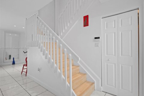 Touwnhouse à vendre à Miami, Floride: 3 chambres, 152.73 m2 № 1945612 - photo 9