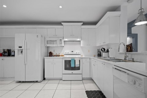 Touwnhouse à vendre à Miami, Floride: 3 chambres, 152.73 m2 № 1945612 - photo 26