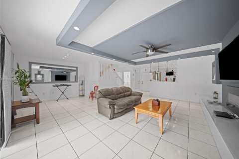 Touwnhouse à vendre à Miami, Floride: 3 chambres, 152.73 m2 № 1945612 - photo 22
