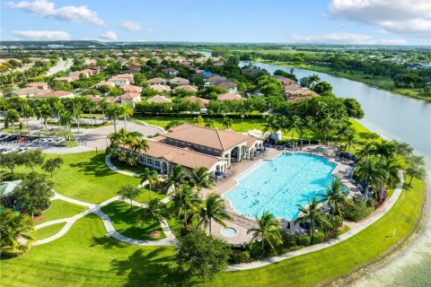 Condo in Cutler Bay, Florida, 2 bedrooms  № 1710359 - photo 17