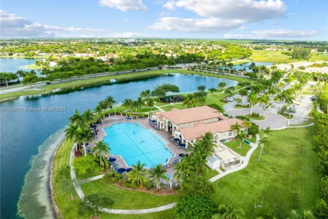Condo in Cutler Bay, Florida, 2 bedrooms  № 1710359 - photo 15