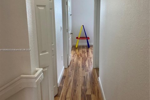 Condo in Cutler Bay, Florida, 2 bedrooms  № 1710359 - photo 10