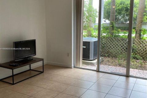 Condo in Cutler Bay, Florida, 2 bedrooms  № 1710359 - photo 7
