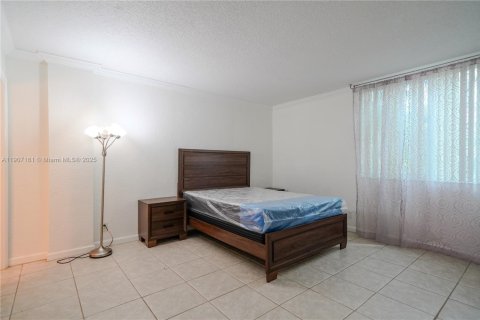 Condo in Miami, Florida, 3 bedrooms  № 1963436 - photo 8