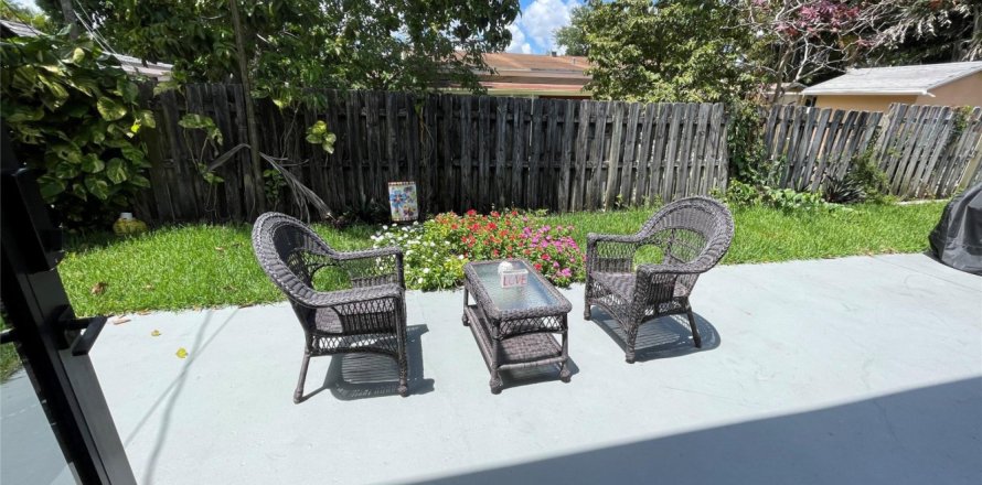 Casa en North Miami Beach, Florida 1 dormitorio, 175.49 m2 № 1161966