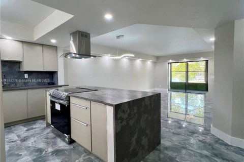 Condominio en venta en Tamarac, Florida, 2 dormitorios, 117.99 m2 № 1891911 - foto 1