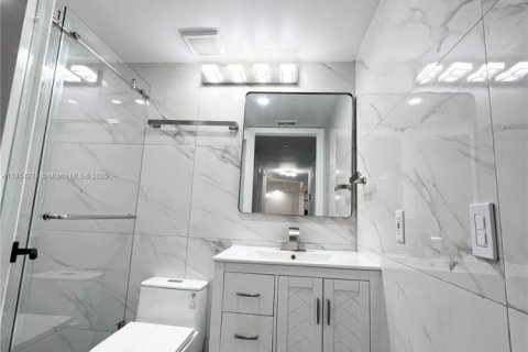 Condominio en venta en Tamarac, Florida, 2 dormitorios, 117.99 m2 № 1891911 - foto 13