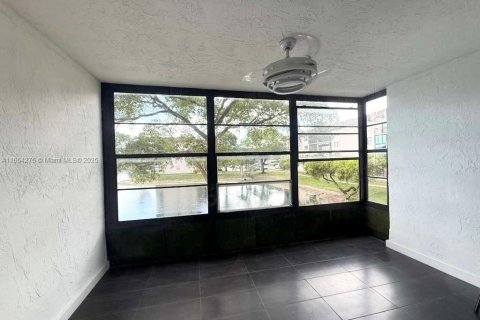 Condo in Tamarac, Florida, 2 bedrooms  № 1891911 - photo 28