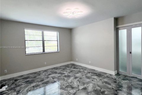 Condominio en venta en Tamarac, Florida, 2 dormitorios, 117.99 m2 № 1891911 - foto 17